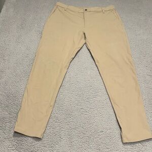 Lululemon Commission Pant Classic *Warpstreme 30"
Tofino Sand size 36